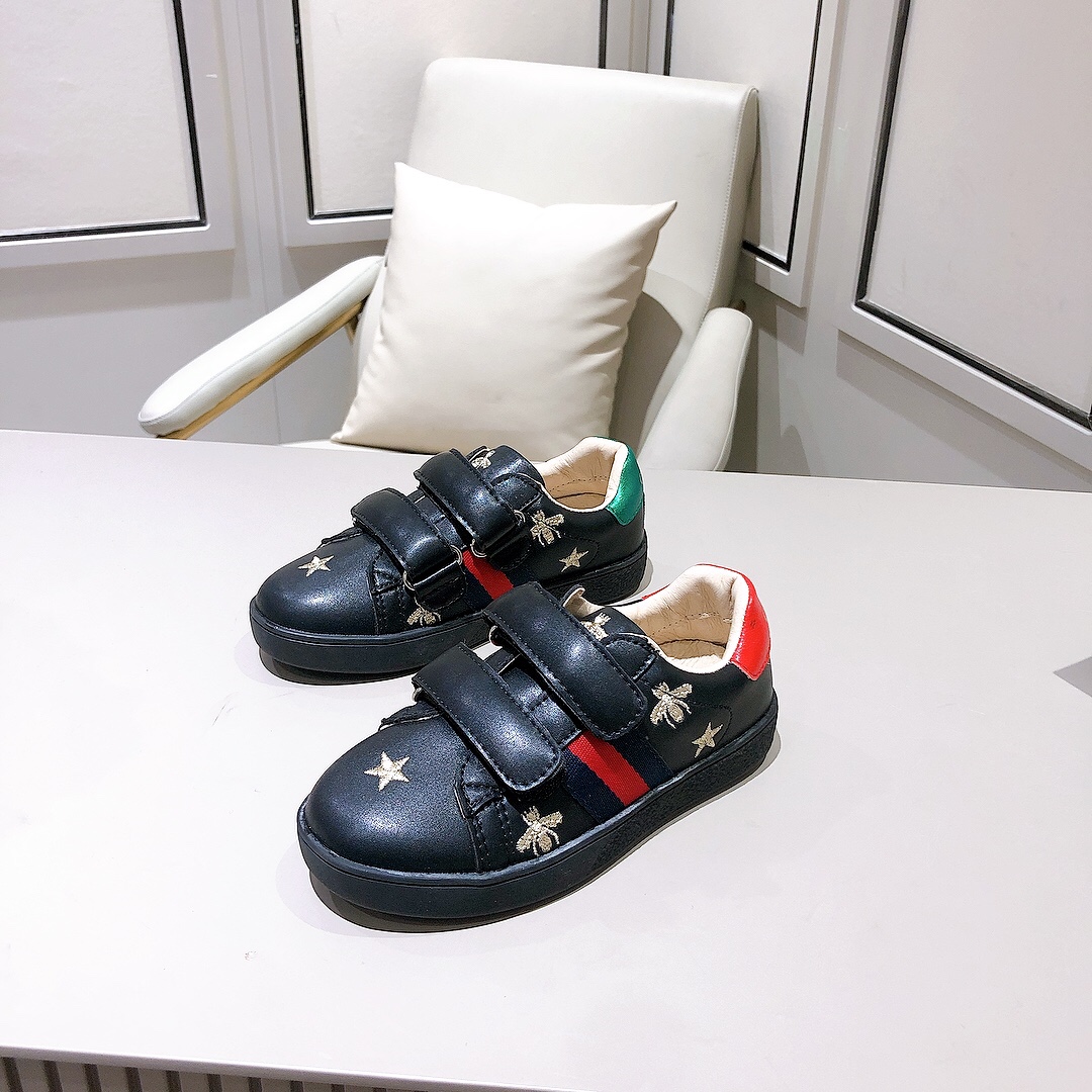 Children's shoes child